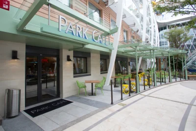 Bar and cafe