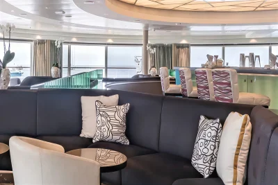 Bars & Lounges