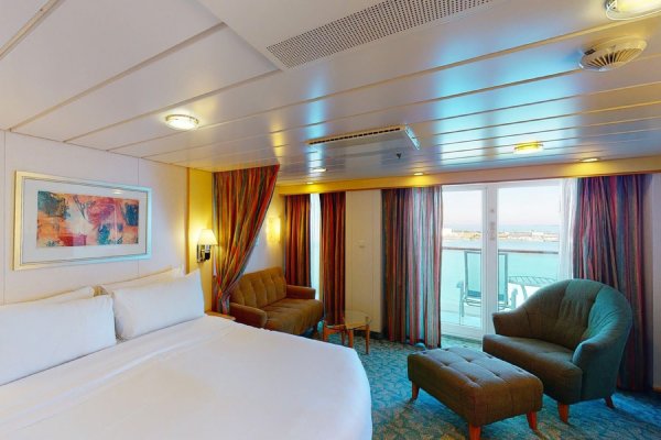 Example suite cabin: Junior Suite