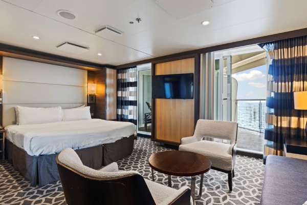 Example suite cabin: Junior Suite