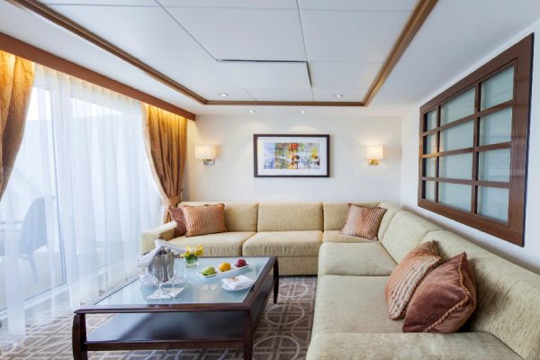 Example suite cabin: Celebrity Suite